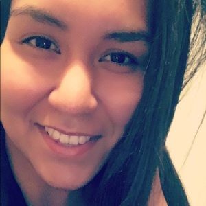 Meet your Posher, Romelia